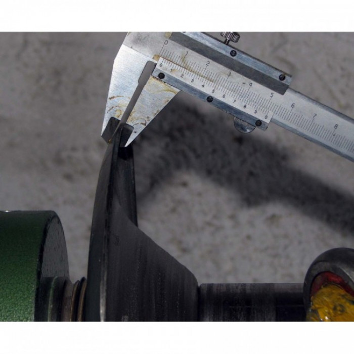 Manual metal spinning lathe for 1500mm / 47" blank diameter 